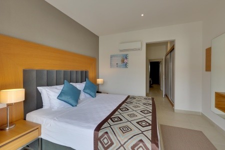 Ramada Hotel & Suites By Wyndham - 24