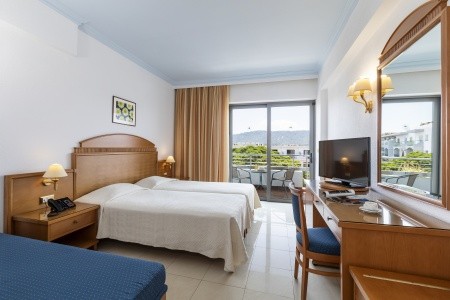 Blue Horizon Beach Resort - 9