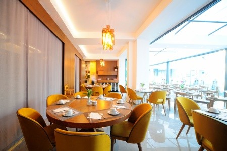 Atrium Ambiance - 51