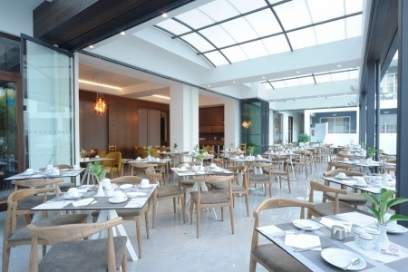 Atrium Ambiance - 55