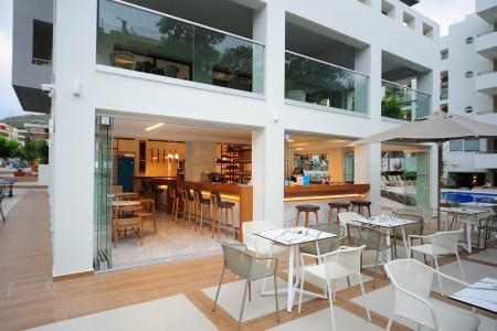 Atrium Ambiance - 60