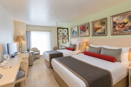 Paloma Perissia - 10