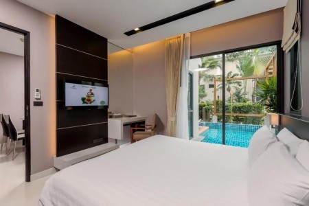 Thajsko Phuket The Charm Resort Phuket 10 dňový pobyt Raňajky Letecky Letisko: Praha April 2027 (15/04/27-24/04/27)
