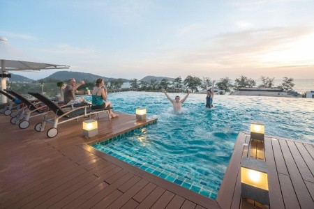 Thajsko Phuket The Charm Resort Phuket 10 dňový pobyt Raňajky Letecky Letisko: Praha April 2027 (15/04/27-24/04/27)