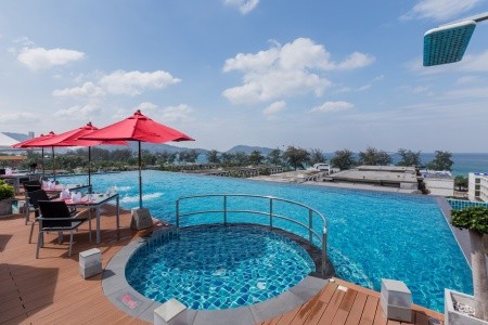 Thajsko Phuket The Charm Resort Phuket 10 dňový pobyt Raňajky Letecky Letisko: Praha April 2027 (15/04/27-24/04/27)