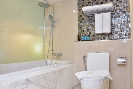 Thajsko Pattaya Golden Tulip Pattaya Beach Resort 9 dňový pobyt Polpenzia Letecky Letisko: Praha August 2026 (26/08/26- 3/09/26)