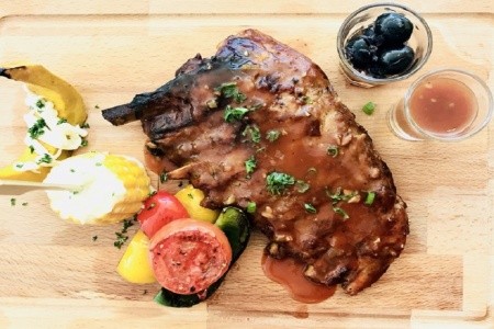 Thajsko Pattaya Golden Tulip Pattaya Beach Resort 9 dňový pobyt Polpenzia Letecky Letisko: Praha August 2026 (26/08/26- 3/09/26)