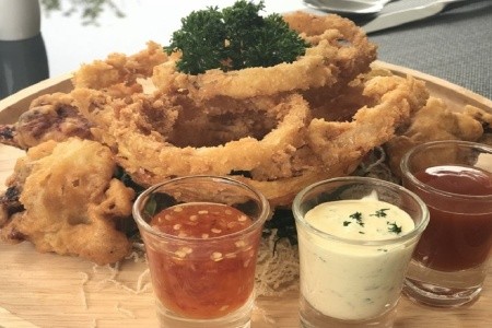 Thajsko Pattaya Golden Tulip Pattaya Beach Resort 9 dňový pobyt Polpenzia Letecky Letisko: Praha August 2026 (26/08/26- 3/09/26)