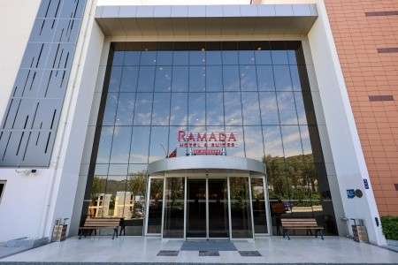 Ramada Hotel & Suites By Wyndham - 11