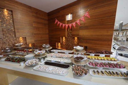 Ramada Hotel & Suites By Wyndham - 51