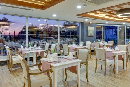 Ramada Hotel & Suites By Wyndham - 54