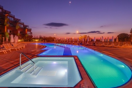 Ramada Hotel & Suites By Wyndham - 78