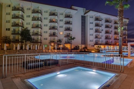 Ramada Hotel & Suites By Wyndham - 79