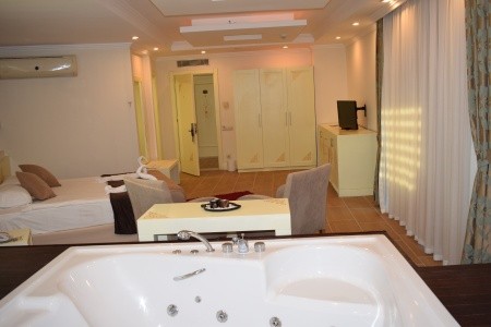 Turecko Turecká riviéra Crystal Admiral Resort & Spa 7 dňový pobyt Ultra All inclusive Letecky Letisko: Praha June 2026 ( 5/06/26-11/06/26)