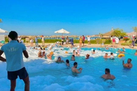 Ivy Cyrene Island Resort - 19