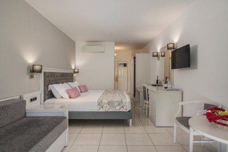 Grécko Kréta Vantaris Palace 5 dňový pobyt Polpenzia Letecky Letisko: Praha May 2026 (31/05/26- 4/06/26)