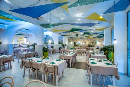 Čierna Hora Budva Slovenska Plaza 4* 8 dňový pobyt Polpenzia Letecky Letisko: Praha September 2025 ( 7/09/25-14/09/25)