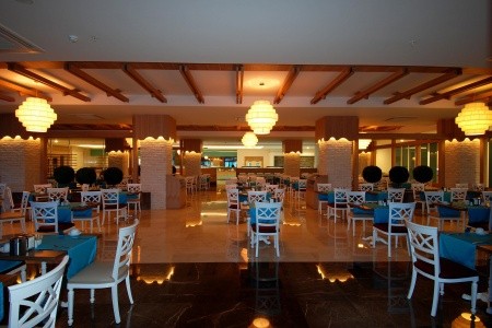 Commodore Elite Suites & Spa - 10