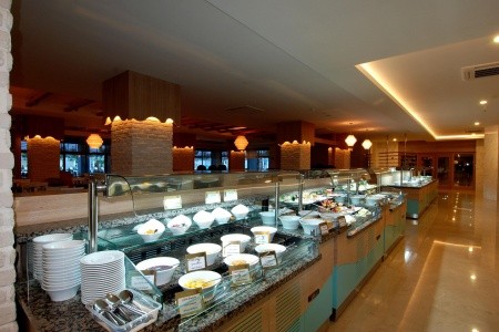 Commodore Elite Suites & Spa - 11