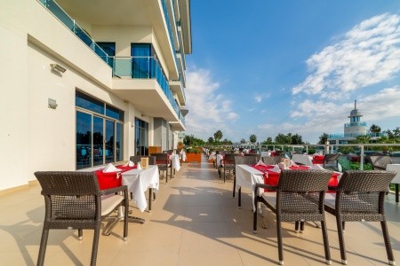 Commodore Elite Suites & Spa - 12