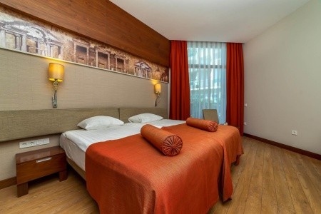 Commodore Elite Suites & Spa - 18