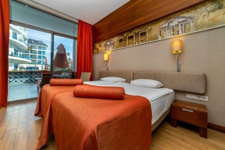 Commodore Elite Suites & Spa - 21