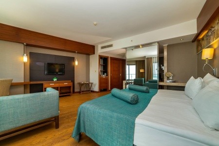 Commodore Elite Suites & Spa - 24