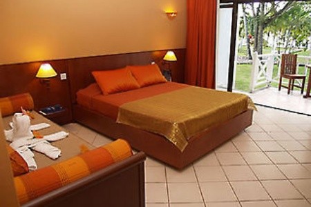 Coral Azur Beach Resort (Mon Choisy)