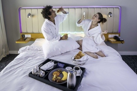 Spojené arabské emiráty Abu Dhabi Park Inn Abu Dhabi Yas Island 7 dňový pobyt Polpenzia Letecky Letisko: Praha June 2026 ( 7/06/26-13/06/26)