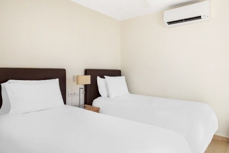 Sunset Harbour Club - 43