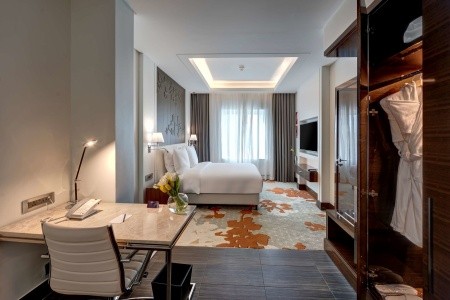 Spojené arabské emiráty Ajman Radisson Blu Ajman 5 dňový pobyt Raňajky Letecky Letisko: Praha February 2026 (19/02/26-23/02/26)