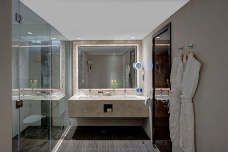 Spojené arabské emiráty Ajman Radisson Blu Ajman 5 dňový pobyt Raňajky Letecky Letisko: Praha February 2026 (19/02/26-23/02/26)