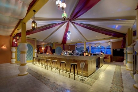 Spojené arabské emiráty Ajman Radisson Blu Ajman 5 dňový pobyt Raňajky Letecky Letisko: Praha February 2026 (19/02/26-23/02/26)