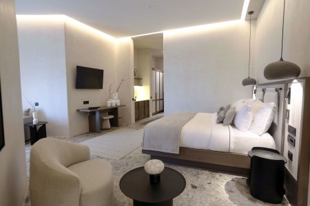 Grécko Mykonos Aeonic Suites & Spa 6 dňový pobyt Raňajky Letecky Letisko: Viedeň September 2026 ( 9/09/26-14/09/26)