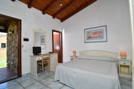 Taliansko Sardínia / Sardegna Li Suari Hotel 11 dňový pobyt Raňajky Letecky Letisko: Praha September 2025 (27/09/25- 7/10/25)