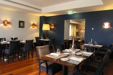 Portugalsko  Holiday Inn Porto - Gaia 4 dňový pobyt Raňajky Letecky Letisko: Viedeň February 2026 (18/02/26-21/02/26)