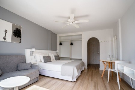 Kanárske ostrovy Tenerife Coral California 6 dňový pobyt Raňajky Letecky Letisko: Budapešť August 2026 (19/08/26-24/08/26)