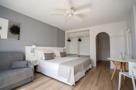 Kanárske ostrovy Tenerife Coral California 6 dňový pobyt Raňajky Letecky Letisko: Budapešť August 2026 (19/08/26-24/08/26)