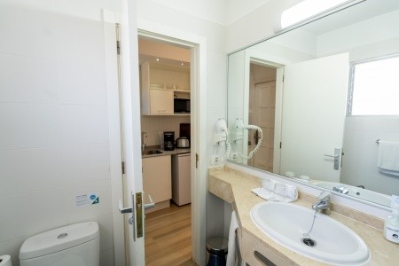 Kanárske ostrovy Tenerife Coral California 6 dňový pobyt Raňajky Letecky Letisko: Budapešť August 2026 (19/08/26-24/08/26)