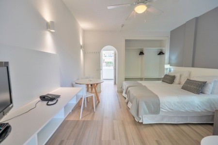 Kanárske ostrovy Tenerife Coral California 6 dňový pobyt Raňajky Letecky Letisko: Budapešť August 2026 (19/08/26-24/08/26)