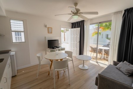 Kanárske ostrovy Tenerife Coral California 6 dňový pobyt Raňajky Letecky Letisko: Budapešť August 2026 (19/08/26-24/08/26)