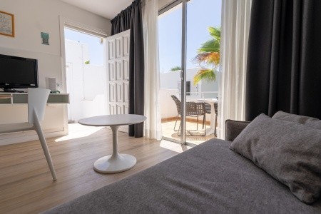 Kanárske ostrovy Tenerife Coral California 6 dňový pobyt Raňajky Letecky Letisko: Budapešť August 2026 (19/08/26-24/08/26)