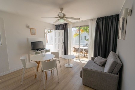 Kanárske ostrovy Tenerife Coral California 6 dňový pobyt Raňajky Letecky Letisko: Budapešť August 2026 (19/08/26-24/08/26)