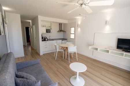 Kanárske ostrovy Tenerife Coral California 6 dňový pobyt Raňajky Letecky Letisko: Budapešť August 2026 (19/08/26-24/08/26)