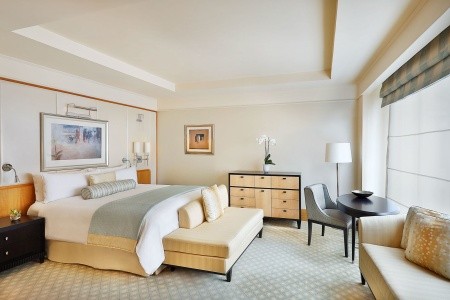 Spojené arabské emiráty Dubaj The Ritz-Carlton Dubai International Financial Centre 12 dňový pobyt Polpenzia Letecky Letisko: Viedeň November 2026 ( 8/11/26-19/11/26)