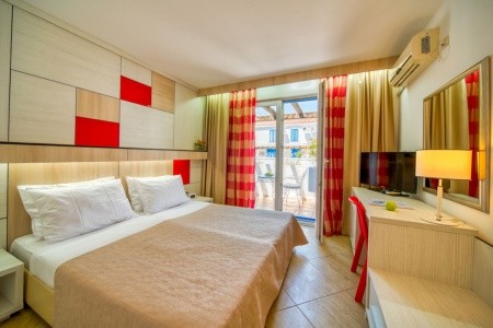 Čierna Hora Budva Slovenska Plaza 4* 8 dňový pobyt Polpenzia Letecky Letisko: Praha September 2025 ( 7/09/25-14/09/25)