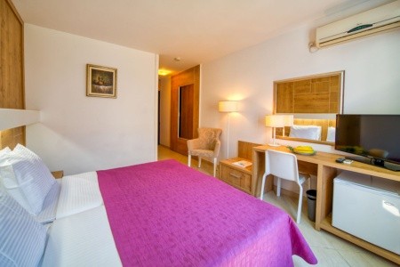 Čierna Hora Budva Slovenska Plaza 4* 8 dňový pobyt Polpenzia Letecky Letisko: Praha September 2025 ( 7/09/25-14/09/25)