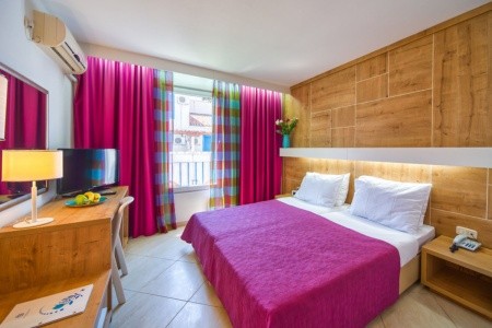 Čierna Hora Budva Slovenska Plaza 4* 8 dňový pobyt Polpenzia Letecky Letisko: Praha September 2025 ( 7/09/25-14/09/25)