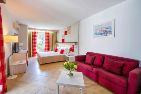 Čierna Hora Budva Slovenska Plaza 4* 8 dňový pobyt Polpenzia Letecky Letisko: Praha September 2025 ( 7/09/25-14/09/25)