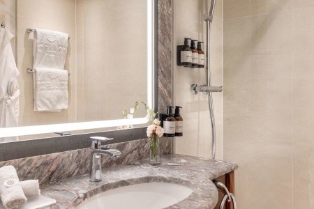 Česká republika Praha a okolie Carlo IV Prague 4 dňový pobyt Raňajky Vlastná November 2026 (26/11/26-29/11/26)